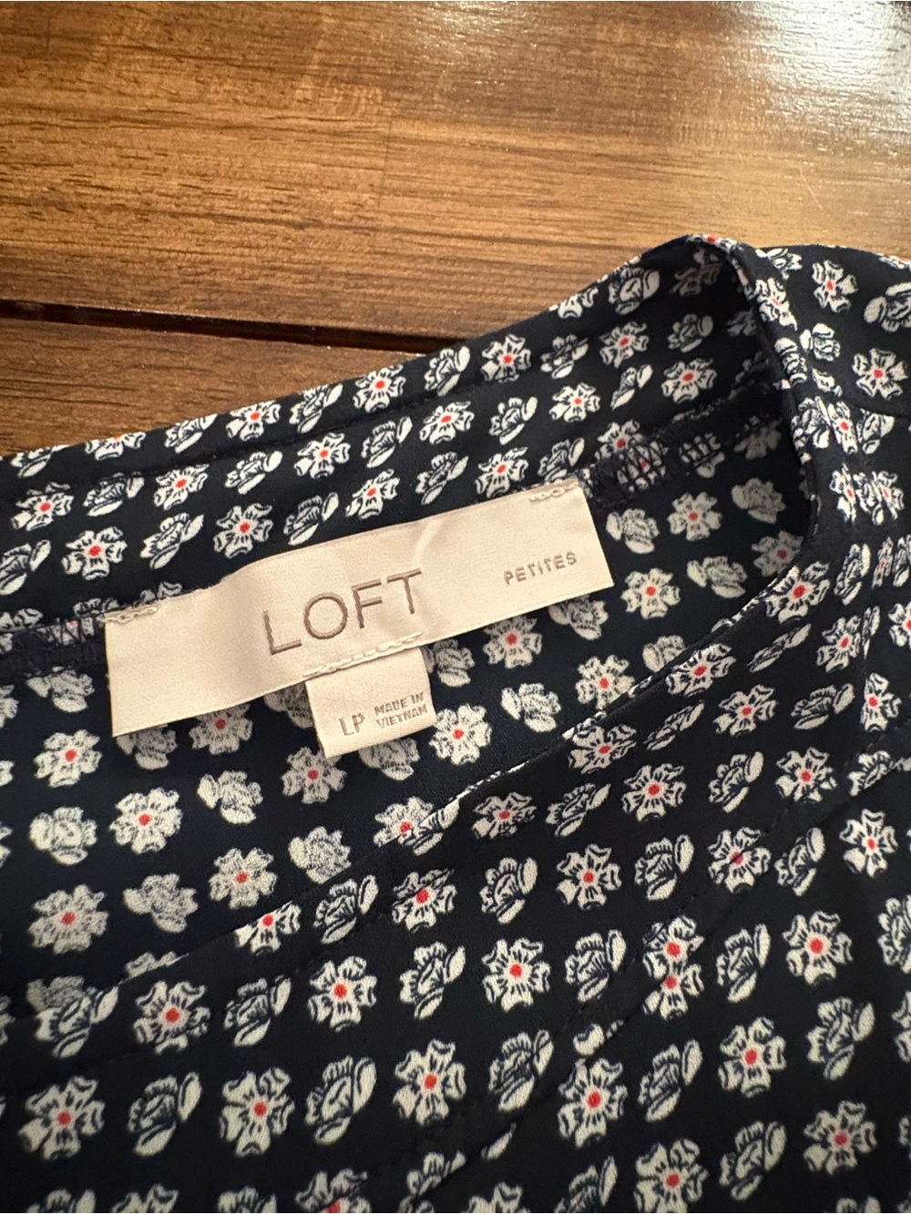 Lot of 3 Ann Taylor LOFT Sleeveless Blouses - Picture 7 of 7